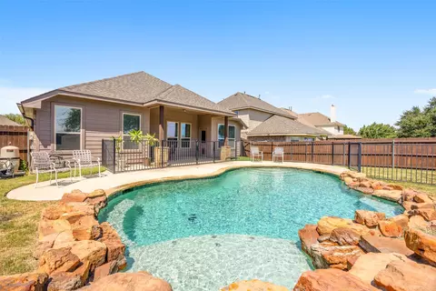 1009 Prairie Heights Dr, Fort Worth, TX 76108