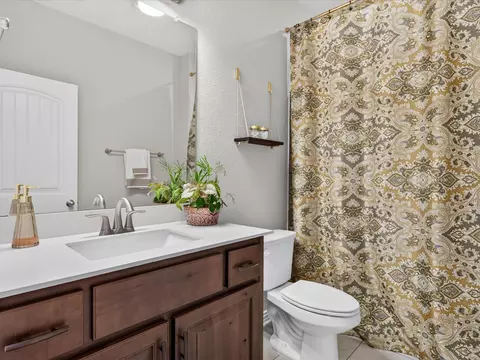 Bath - 3121 Greymoore Dr, Anna, TX 75409 photo 4 of 4