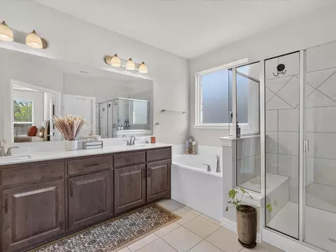 Bath - 3121 Greymoore Dr, Anna, TX 75409 photo 2 of 4