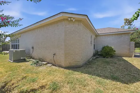 Exterior - 32 N Shore Cir, Waco, TX 76708 photo 4 of 5