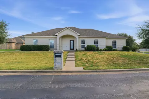 Exterior - 32 N Shore Cir, Waco, TX 76708 photo 2 of 5