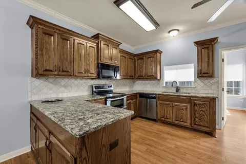 Kitchen - 32 N Shore Cir, Waco, TX 76708 photo 1 of 2