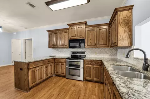 Kitchen - 32 N Shore Cir, Waco, TX 76708 photo 2 of 2
