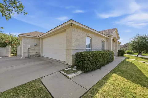 Exterior - 32 N Shore Cir, Waco, TX 76708 photo 3 of 5