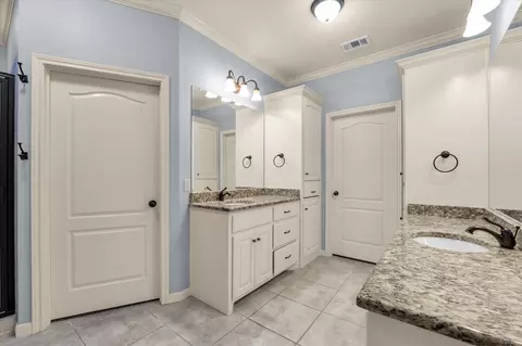 Bath - 32 N Shore Cir, Waco, TX 76708 photo 2 of 7