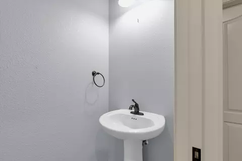 Bath - 32 N Shore Cir, Waco, TX 76708 photo 5 of 7