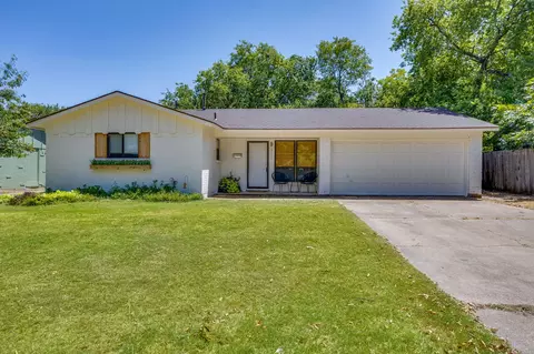 405 Lena Ln, Burleson, TX 76028