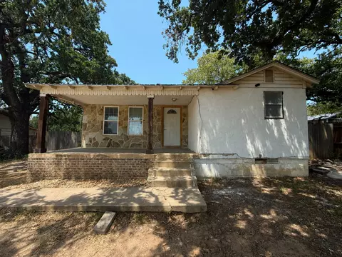711 Kerley St, Denton, TX 76205