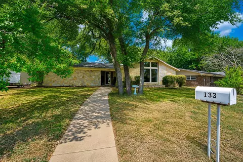 133 Oakhurst Dr, Bedford, TX 76022