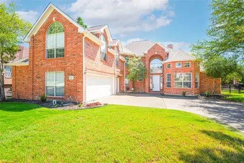 909 Hills Creek Dr, Mckinney, TX 75072