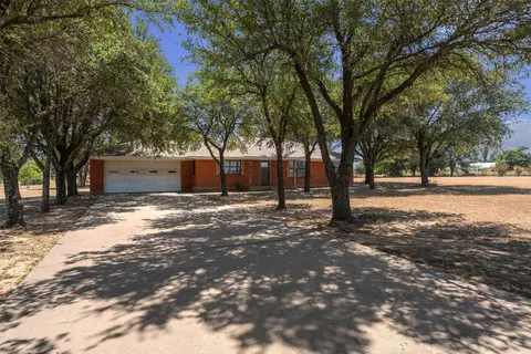 805 S Swanson Rd, Mineral Wells, TX 76067