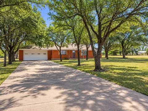 805 S Swanson Rd, Mineral Wells, TX 76067