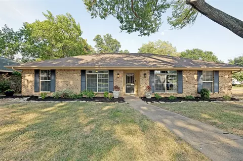2401 Radcliffe Dr, Arlington, TX 76012