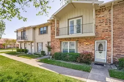 51 W Townhouse Ln #18, Grand Prairie, TX 75052