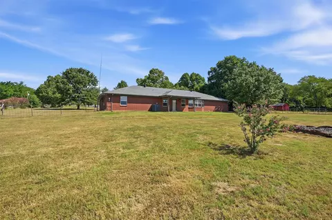 Exterior - 521 Mccraw Ln, Denison, TX 75021 photo 5 of 9