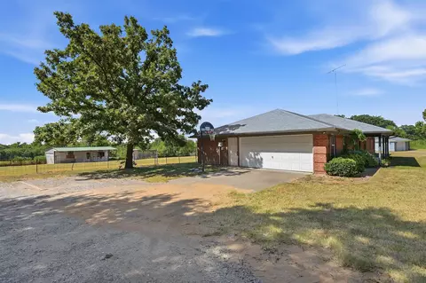 Exterior - 521 Mccraw Ln, Denison, TX 75021 photo 2 of 9