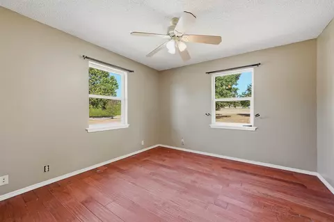 Bedroom - 521 Mccraw Ln, Denison, TX 75021 photo 4 of 9