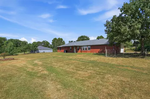 Exterior - 521 Mccraw Ln, Denison, TX 75021 photo 4 of 9