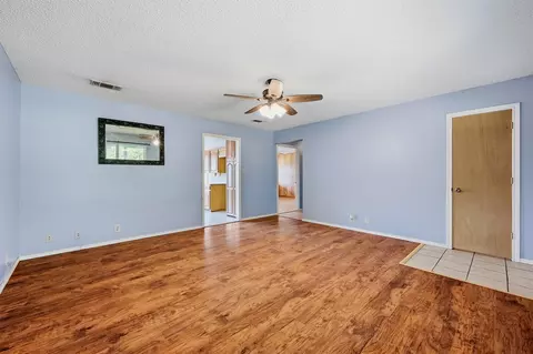 Living - 521 Mccraw Ln, Denison, TX 75021 photo 2 of 4