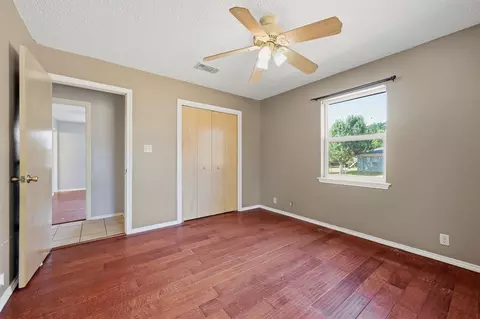 Bedroom - 521 Mccraw Ln, Denison, TX 75021 photo 5 of 9
