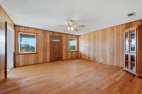 Living - 521 Mccraw Ln, Denison, TX 75021 photo 3 of 4