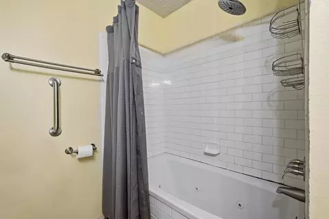 Bath - 521 Mccraw Ln, Denison, TX 75021 photo 2 of 3