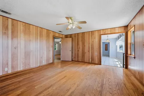 Living - 521 Mccraw Ln, Denison, TX 75021 photo 4 of 4