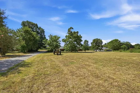 Exterior - 521 Mccraw Ln, Denison, TX 75021 photo 8 of 9