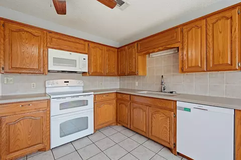 Kitchen - 521 Mccraw Ln, Denison, TX 75021 photo 2 of 3