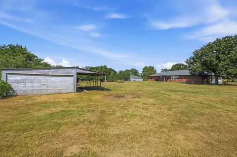 Exterior - 521 Mccraw Ln, Denison, TX 75021 photo 6 of 9