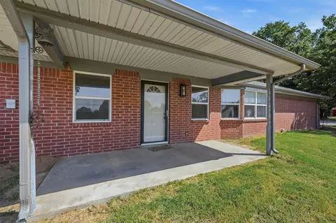 Exterior - 521 Mccraw Ln, Denison, TX 75021 photo 3 of 9