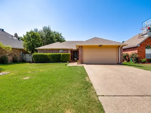 1413 Mockingbird Ln, Desoto, TX 75115
