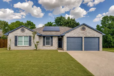 6411 Brooklawn Dr, Arlington, TX 76018