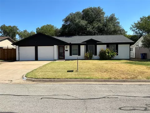 136 Jill Ann Dr, Burleson, TX 76028