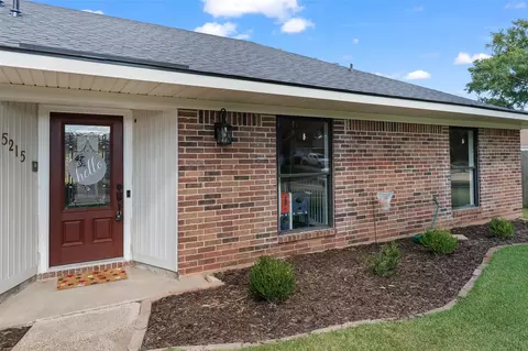 5215 Foxglove Dr, Bossier City, LA 71112