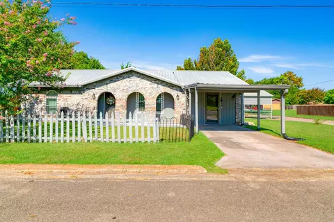 602 S Hall St, Clarksville, TX 75426
