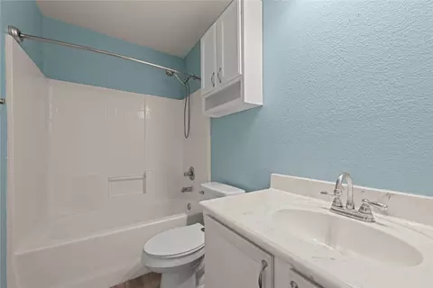Bath - 10805 Snow Pea Dr, Waco, TX 76708 photo 3 of 3