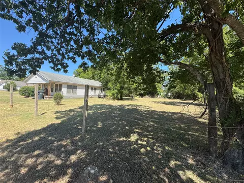 Exterior - 1500 E Calhoun Ave, Waco, TX 76704 photo 4 of 9