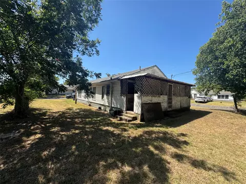 Exterior - 1500 E Calhoun Ave, Waco, TX 76704 photo 8 of 9