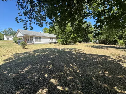 Exterior - 1500 E Calhoun Ave, Waco, TX 76704 photo 5 of 9
