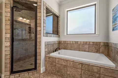 Bath - 10308 Whitney Trce, Waco, TX 76708 photo 2 of 3