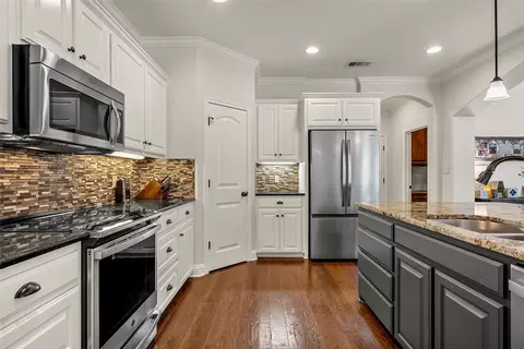 Kitchen - 10308 Whitney Trce, Waco, TX 76708 photo 3 of 3