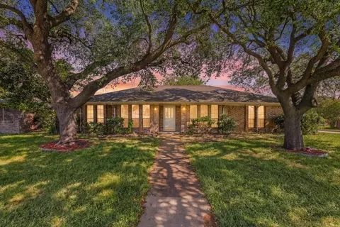 2301 Claridge Cir, Plano, TX 75075