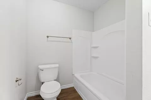 Bath - 429 Johnson St, Longview, TX 75602 photo 2 of 3