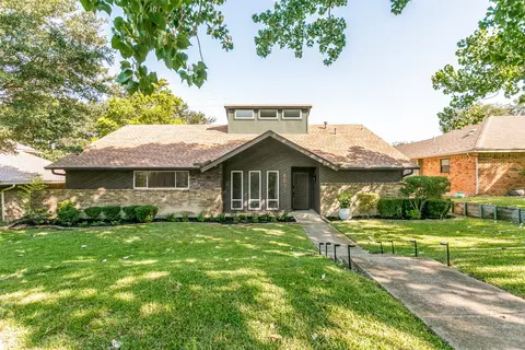8031 Moss Meadows Dr, Dallas, TX 75231