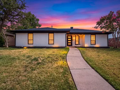 2216 Stonebrook Dr, Carrollton, TX 75007