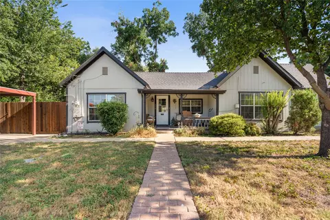 314 W 4th St, Weatherford, TX 76086