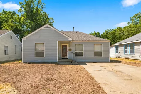 1013 Oak St, Grand Prairie, TX 75050