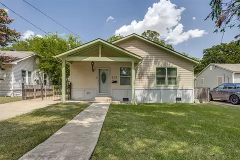 213 N Holly Ave, Sherman, TX 75092
