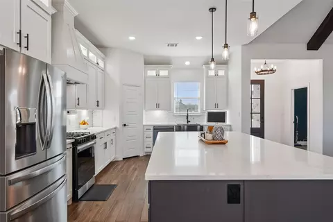 Kitchen - 8608 Kassandra Dr, Sanger, TX 76266 photo 3 of 5